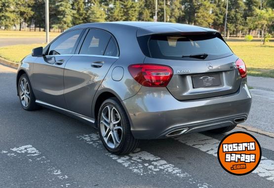 Autos - Mercedes Benz A200 2017 Nafta 105000Km - En Venta