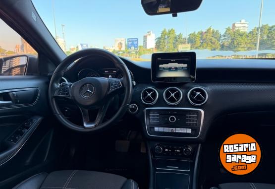 Autos - Mercedes Benz A200 2017 Nafta 105000Km - En Venta