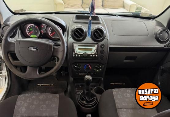 Autos - Ford Fiesta Ambiente Plus 2013 Nafta 129000Km - En Venta
