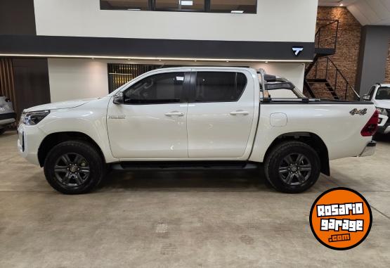 Camionetas - Toyota HILUX SRV 2.8L 4X4 AT 2023 Diesel 120000Km - En Venta