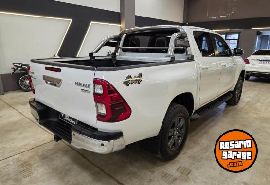 Camionetas - Toyota HILUX SRV 2.8L 4X4 AT 2023 Diesel 120000Km - En Venta