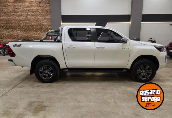 Camionetas - Toyota HILUX SRV 2.8L 4X4 AT 2023 Diesel 120000Km - En Venta