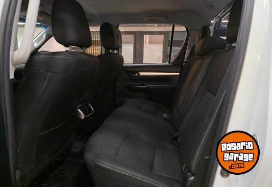 Camionetas - Toyota HILUX SRV 2.8L 4X4 AT 2023 Diesel 120000Km - En Venta
