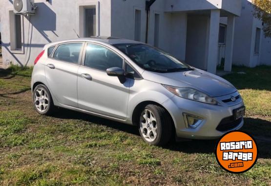 Autos - Ford Fiesta kinetic desing 2011 Nafta 260000Km - En Venta