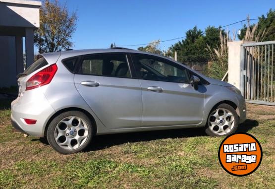 Autos - Ford Fiesta kinetic desing 2011 Nafta 260000Km - En Venta