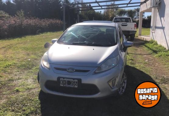 Autos - Ford Fiesta kinetic desing 2011 Nafta 260000Km - En Venta