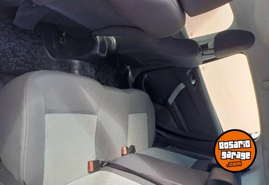 Autos - Peugeot 208 2015 GNC 129000Km - En Venta
