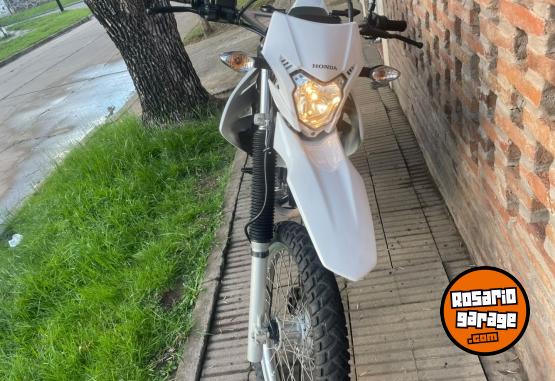 Motos - Honda Tornado 2023 Nafta 8000Km - En Venta
