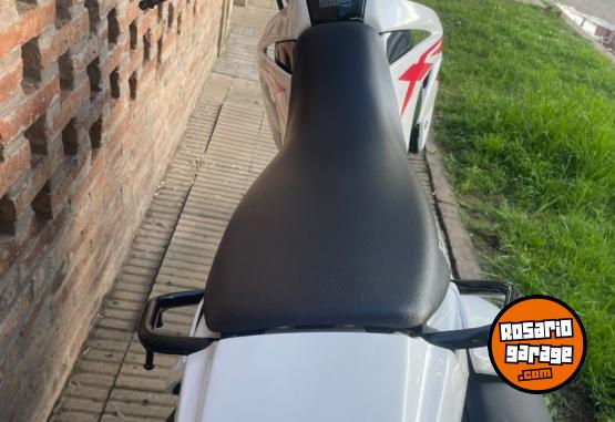 Motos - Honda Tornado 2023 Nafta 8000Km - En Venta