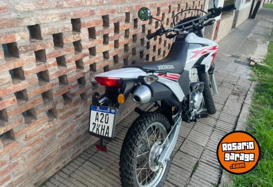 Motos - Honda Tornado 2023 Nafta 8000Km - En Venta