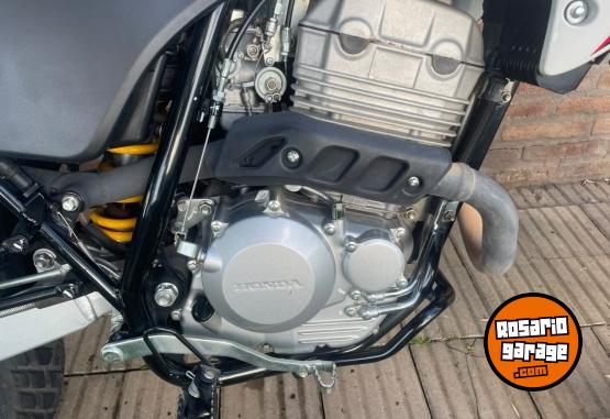 Motos - Honda Tornado 2023 Nafta 8000Km - En Venta