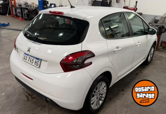 Autos - Peugeot 208 ALLURE 2016 Nafta 117000Km - En Venta