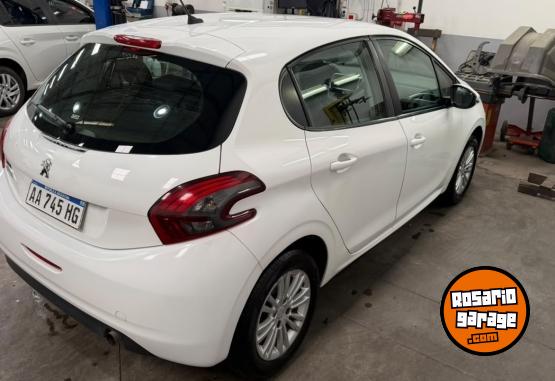 Autos - Peugeot 208 ALLURE 2016 Nafta 117000Km - En Venta