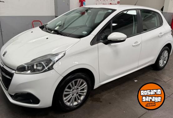 Autos - Peugeot 208 ALLURE 2016 Nafta 117000Km - En Venta