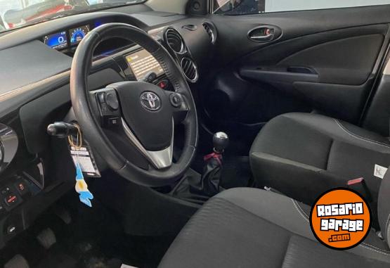 Autos - Toyota Etios 2020 Nafta 76000Km - En Venta