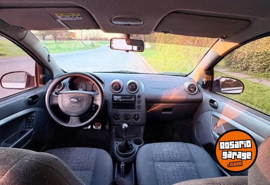 Autos - Ford Fiesta 1.6 2004 Nafta 275000Km - En Venta