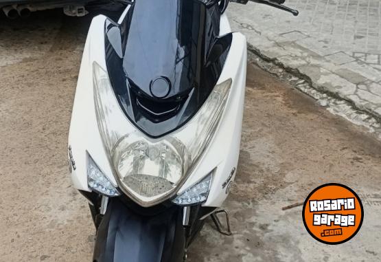 Motos - Zanella Cruiser scooter 150cc 2023 Nafta 12000Km - En Venta