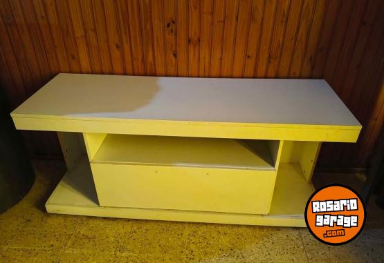 Herramientas - VENDO RACK TV MELANINA GRANDE CON RUEDAS - En Venta