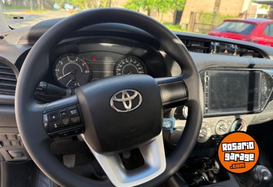 Camionetas - Toyota Hilux 2024 Diesel 91000Km - En Venta