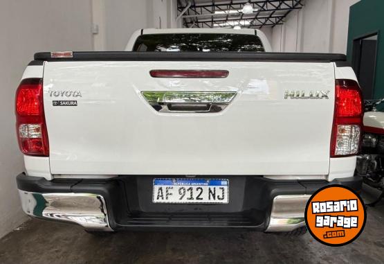 Camionetas - Toyota Hilux SR 2023 Diesel 110000Km - En Venta