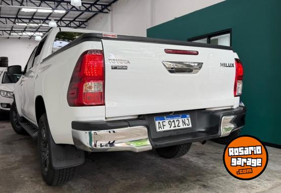 Camionetas - Toyota Hilux SR 2023 Diesel 110000Km - En Venta