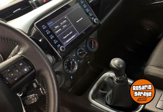 Camionetas - Toyota Hilux SR 2023 Diesel 110000Km - En Venta