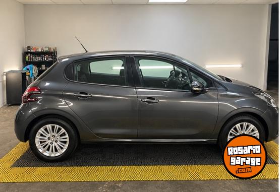 Autos - Peugeot 208 2018 Nafta 93000Km - En Venta