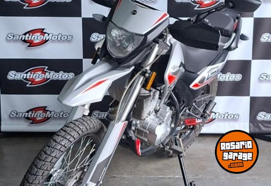 Motos - Motomel SKUA SILVER 150 CC 2025 Nafta 7000Km - En Venta