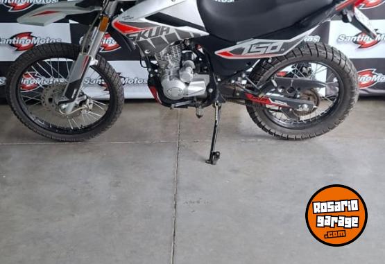 Motos - Motomel SKUA SILVER 150 CC 2025 Nafta 7000Km - En Venta