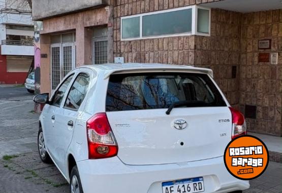 Autos - Toyota Etios 2022 Nafta 50000Km - En Venta