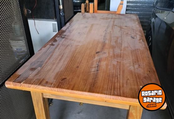 Hogar - Mesa de pino con sillas - En Venta