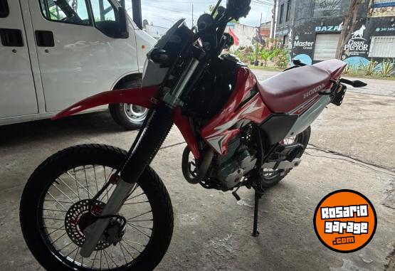 Motos - Honda Tornado 2023 Nafta 16000Km - En Venta