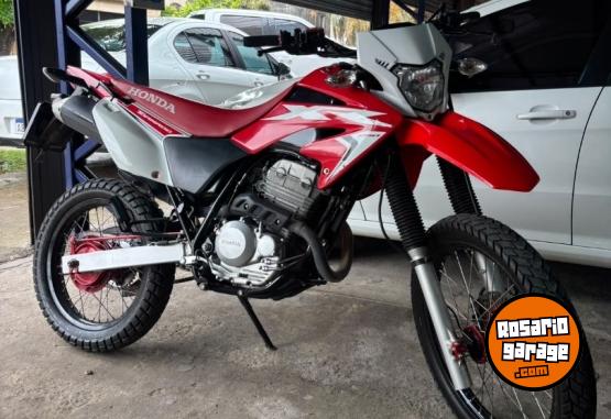 Motos - Honda Tornado 2023 Nafta 16000Km - En Venta