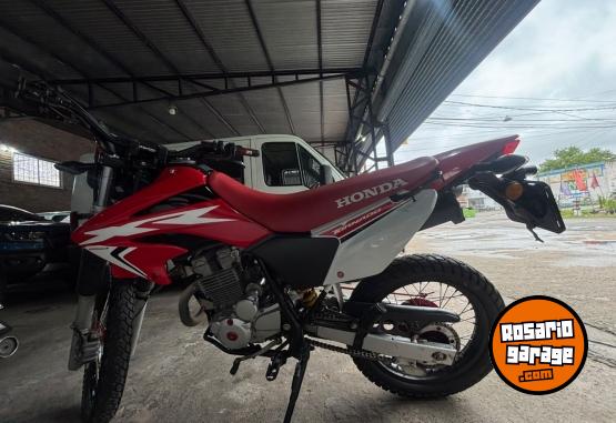 Motos - Honda Tornado 2023 Nafta 16000Km - En Venta