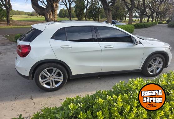 Autos - Mercedes Benz GLA200 2016 Nafta 118000Km - En Venta
