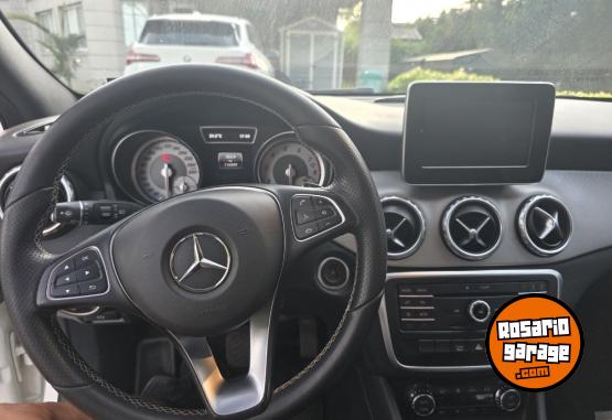 Autos - Mercedes Benz GLA200 2016 Nafta 118000Km - En Venta