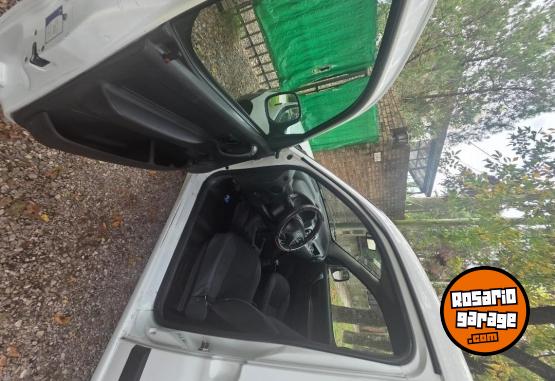 Utilitarios - Peugeot Partner 1.6 HDI 2012 Diesel 227000Km - En Venta