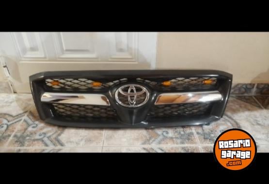 Accesorios para Autos - Parrilla hilux 2006 con led C/D - En Venta