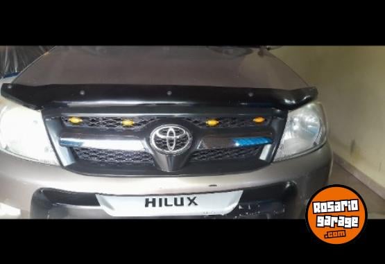 Accesorios para Autos - Parrilla hilux 2006 con led C/D - En Venta