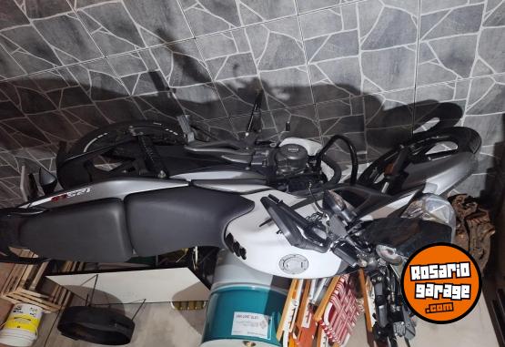Motos - Bajaj Rouser 125 2026 Nafta 2800Km - En Venta
