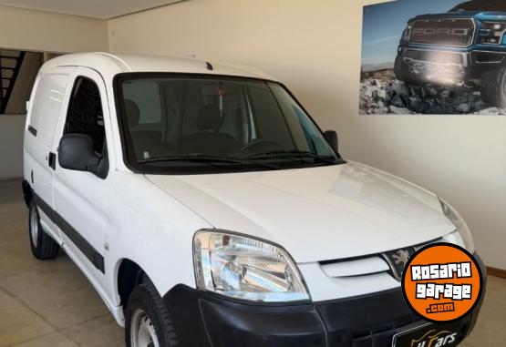 Utilitarios - Peugeot Partner Bussines es 2016 Nafta 117000Km - En Venta