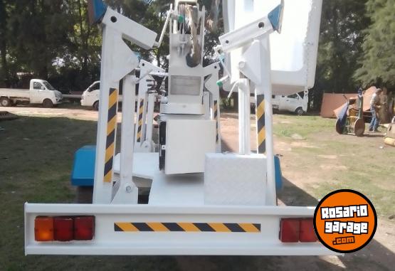 Camiones y Grúas - Hidroelevador de arrastré. - En Venta