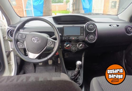 Autos - Toyota Ethios XLS 2018 Nafta 65000Km - En Venta