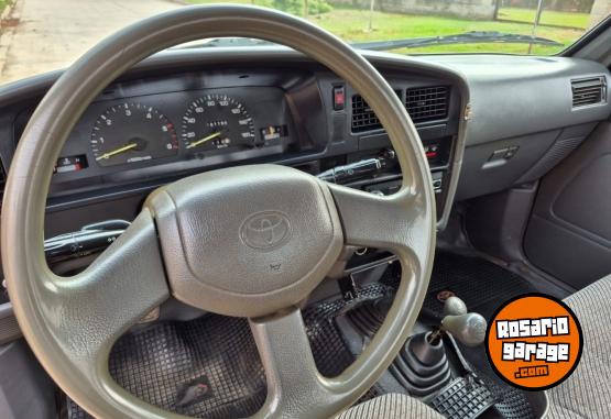 Camionetas - Toyota Hilux 2.8 D. 4x4 1994 Diesel 200000Km - En Venta