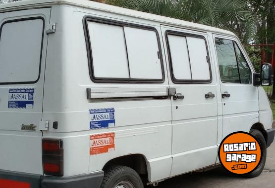 Utilitarios - Renault Traffic 2001 Nafta 1234Km - En Venta
