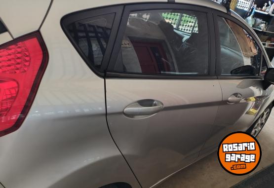 Autos - Ford Fiesta kinetic 2011 Nafta 178000Km - En Venta