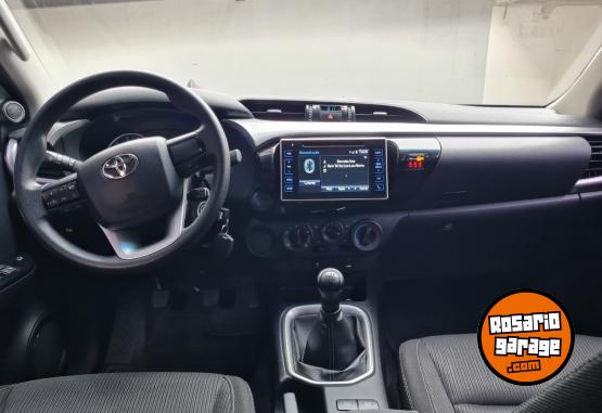 Camionetas - Toyota Hilux D/C SR 4x2 2019 Diesel 90000Km - En Venta
