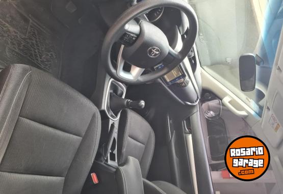 Camionetas - Toyota Hilux D/C SR 4x2 2019 Diesel 90000Km - En Venta