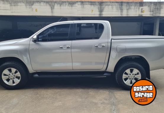 Camionetas - Toyota Hilux D/C SR 4x2 2019 Diesel 90000Km - En Venta