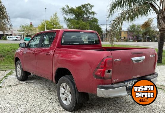 Camionetas - Toyota Hilux 2.4 DC 4X2 SR L16 2016 Diesel 88000Km - En Venta